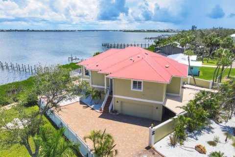 House in Englewood, Florida 3 bedrooms, 232.63 sq.m. № 1904371 - photo 5