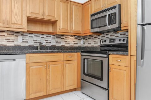 Купить кондоминиум в Палм-Харбор, Флорида 4 комнаты, 80.92м2, № 1342182 - фото 3