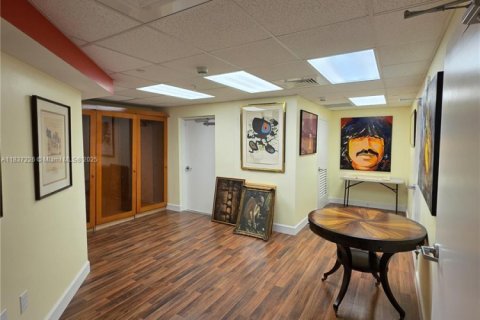 Immobilier commercial à vendre à Miami, Floride № 2022379 - photo 11