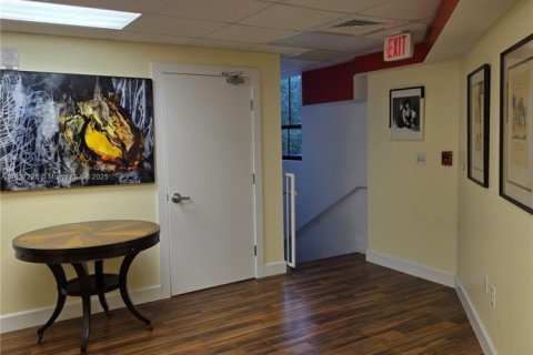 Immobilier commercial à vendre à Miami, Floride № 2022379 - photo 10