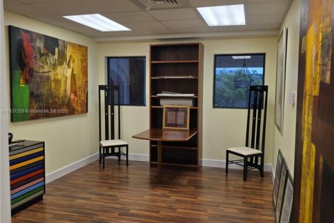 Immobilier commercial à vendre à Miami, Floride № 2022379 - photo 13