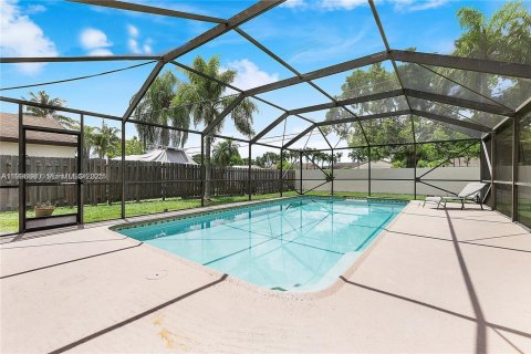 House in Cooper City, Florida 3 bedrooms, 141.68 sq.m. № 1994757 - photo 4