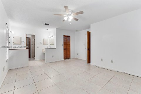 House in Cooper City, Florida 3 bedrooms, 141.68 sq.m. № 1994757 - photo 6