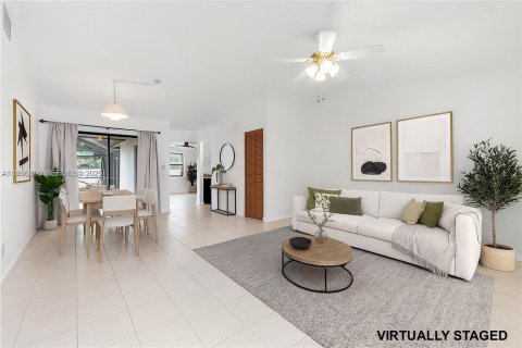 House in Cooper City, Florida 3 bedrooms, 141.68 sq.m. № 1994757 - photo 3