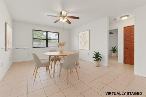 House in Cooper City, Florida 3 bedrooms, 141.68 sq.m. № 1994757 - photo 8