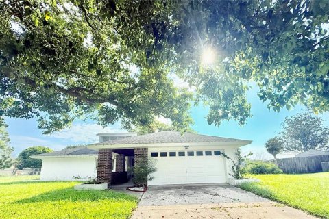 House in Casselberry, Florida 3 bedrooms, 127.65 sq.m. № 2198928