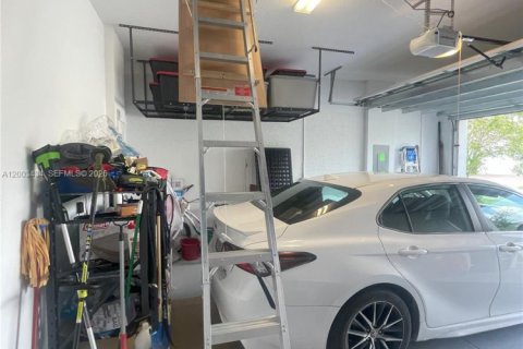 Снять в аренду виллу или дом в Уэстлейк, Флорида 4 спальни, 214.14м2, № 2066795 - фото 9