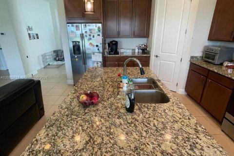 Снять в аренду виллу или дом в Уэстлейк, Флорида 4 спальни, 214.14м2, № 2066795 - фото 15