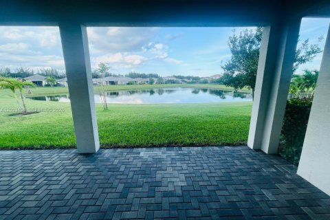 Снять в аренду виллу или дом в Уэстлейк, Флорида 4 спальни, 214.14м2, № 2066795 - фото 6