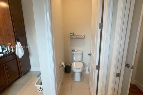 Снять в аренду виллу или дом в Уэстлейк, Флорида 4 спальни, 214.14м2, № 2066795 - фото 26