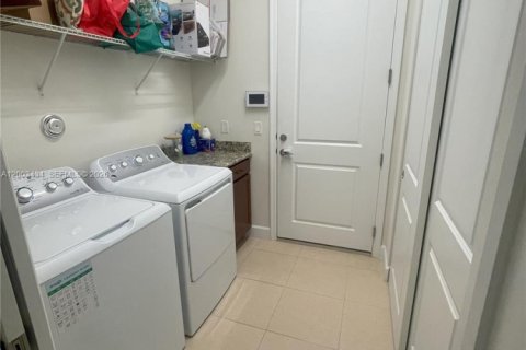 Снять в аренду виллу или дом в Уэстлейк, Флорида 4 спальни, 214.14м2, № 2066795 - фото 29