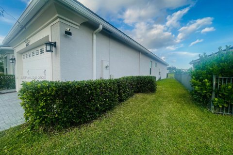 Снять в аренду виллу или дом в Уэстлейк, Флорида 4 спальни, 214.14м2, № 2066795 - фото 3