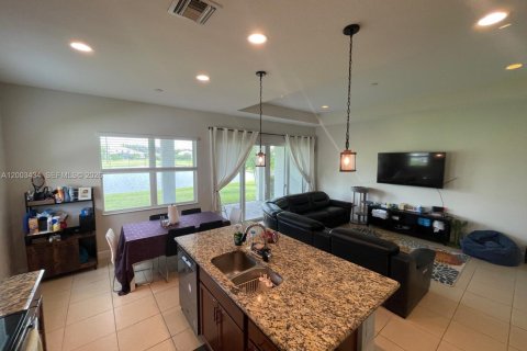 Снять в аренду виллу или дом в Уэстлейк, Флорида 4 спальни, 214.14м2, № 2066795 - фото 13