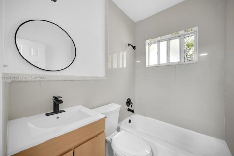 Casa en alquiler en Miami, Florida, 2 dormitorios, 116.13 m2 № 2026640 - foto 3