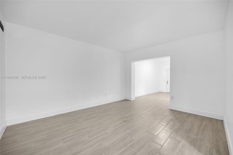 Casa en alquiler en Miami, Florida, 2 dormitorios, 116.13 m2 № 2026640 - foto 27