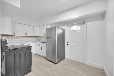 Casa en alquiler en Miami, Florida, 2 dormitorios, 116.13 m2 № 2026640 - foto 2