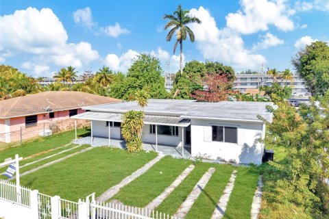 Casa en alquiler en Miami, Florida, 2 dormitorios, 116.13 m2 № 2026640 - foto 26