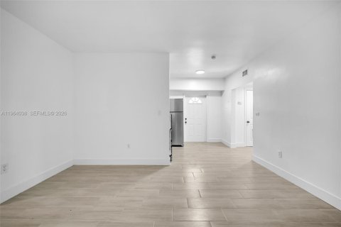 Casa en alquiler en Miami, Florida, 2 dormitorios, 116.13 m2 № 2026640 - foto 11