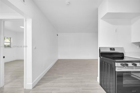 Casa en alquiler en Miami, Florida, 2 dormitorios, 116.13 m2 № 2026640 - foto 28