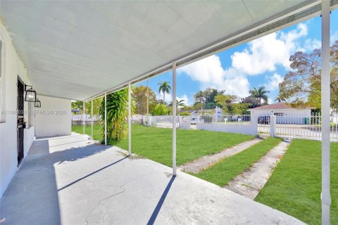 Casa en alquiler en Miami, Florida, 2 dormitorios, 116.13 m2 № 2026640 - foto 10