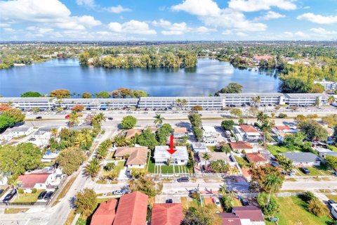 Casa en Miami, Florida 2 dormitorios, 116.13 m2 № 2026640