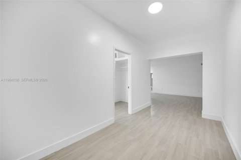 Casa en alquiler en Miami, Florida, 2 dormitorios, 116.13 m2 № 2026640 - foto 21