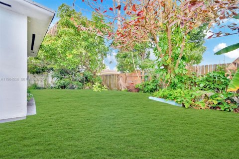 Casa en alquiler en Miami, Florida, 2 dormitorios, 116.13 m2 № 2026640 - foto 25