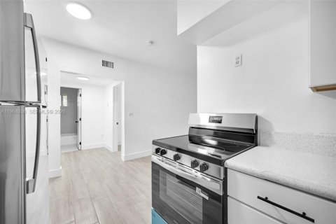 Casa en alquiler en Miami, Florida, 2 dormitorios, 116.13 m2 № 2026640 - foto 12