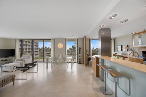 Condo in Palm Beach, Florida, 2 bedrooms  № 2158415 - photo 2