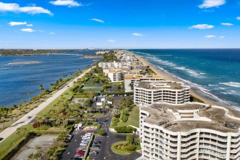 Condo in Palm Beach, Florida, 2 bedrooms  № 2158415 - photo 25
