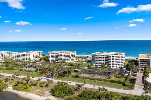 Condo in Palm Beach, Florida, 2 bedrooms  № 2158415 - photo 23