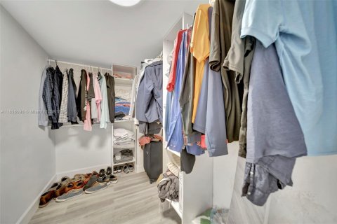 Condo in Miami Beach, Florida, 2 bedrooms  № 1819899 - photo 14