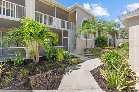 Condo in Sarasota, Florida, 2 bedrooms  № 2225369 - photo 2