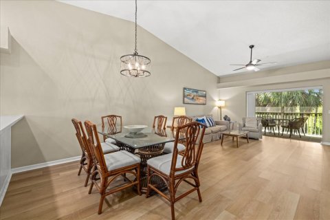 Condo in Sarasota, Florida, 2 bedrooms  № 2225369 - photo 10