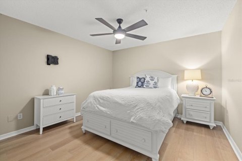 Condo in Sarasota, Florida, 2 bedrooms  № 2225369 - photo 21