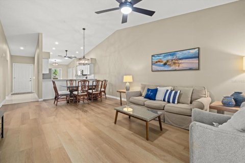 Condo in Sarasota, Florida, 2 bedrooms  № 2225369 - photo 11