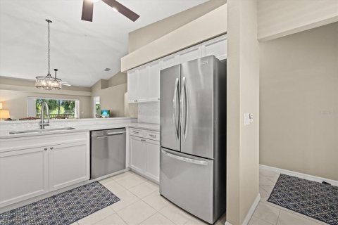 Condo in Sarasota, Florida, 2 bedrooms  № 2225369 - photo 5