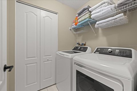 Condo in Sarasota, Florida, 2 bedrooms  № 2225369 - photo 24