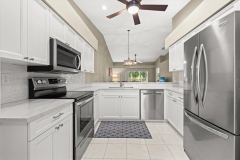 Condo in Sarasota, Florida, 2 bedrooms  № 2225369 - photo 4