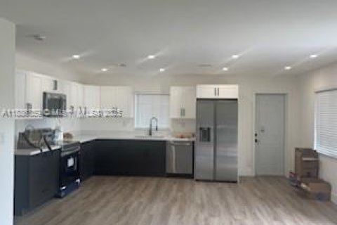 Villa ou maison à louer à Fort Lauderdale, Floride: 1 chambre, 109.25 m2 № 2169615 - photo 4