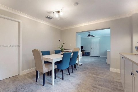 Casa en venta en Miami, Florida, 3 dormitorios, 236.71 m2 № 1942044 - foto 18