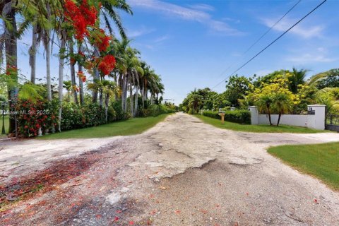 Casa en venta en Miami, Florida, 3 dormitorios, 236.71 m2 № 1942044 - foto 2