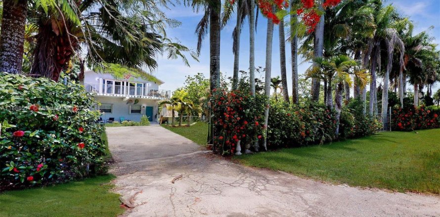 Casa en Miami, Florida 3 dormitorios, 236.71 m2 № 1942044