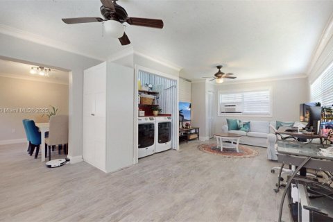 Casa en venta en Miami, Florida, 3 dormitorios, 236.71 m2 № 1942044 - foto 20