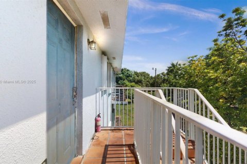 Casa en venta en Miami, Florida, 3 dormitorios, 236.71 m2 № 1942044 - foto 22