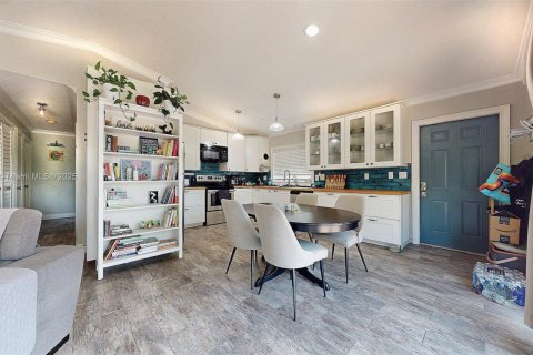 Casa en venta en Miami, Florida, 3 dormitorios, 236.71 m2 № 1942044 - foto 29