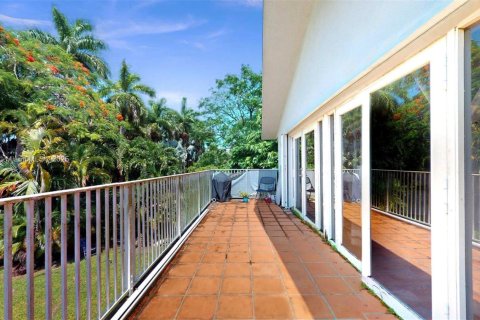 Casa en venta en Miami, Florida, 3 dormitorios, 236.71 m2 № 1942044 - foto 23