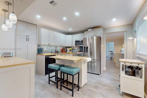 Casa en venta en Miami, Florida, 3 dormitorios, 236.71 m2 № 1942044 - foto 10