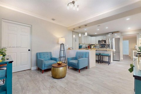 Casa en venta en Miami, Florida, 3 dormitorios, 236.71 m2 № 1942044 - foto 8