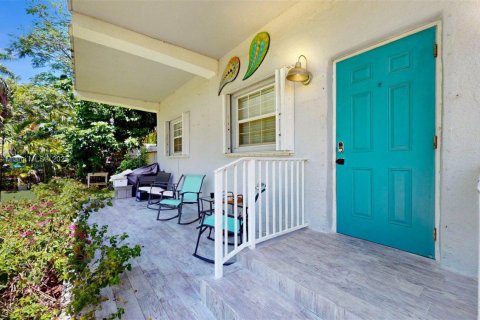 Casa en venta en Miami, Florida, 3 dormitorios, 236.71 m2 № 1942044 - foto 6